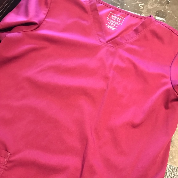 Wine scrub 😊 top with pockets - Picture 3 of 3